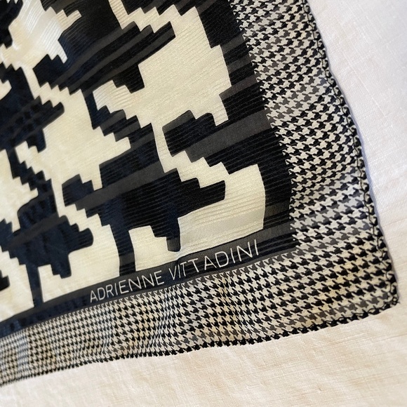 ADRIENNE VITTADINI 100% silk scarf, 20'' X 20''. «Pied de Poule» pattern. - Picture 2 of 9